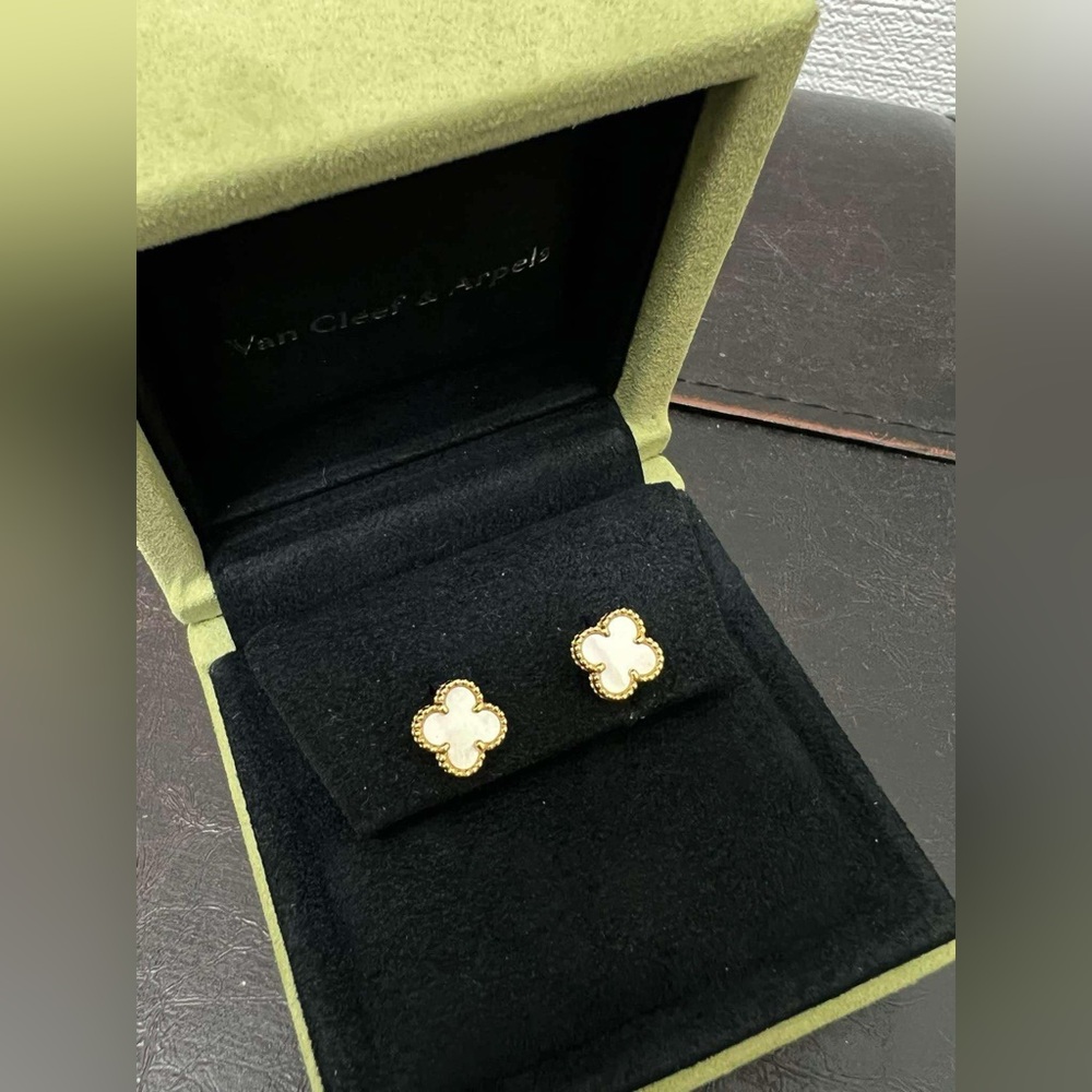 ❤️SOLD❤️Van Cleef & Arpels Sweet Alhambra Mother of Pearl Earrings w/certificate